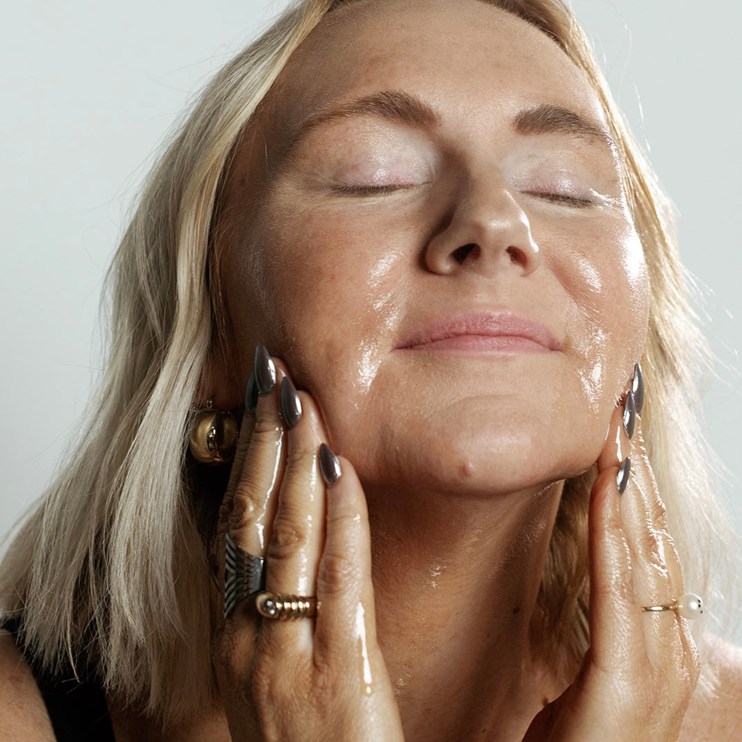 6-in-1 Miracle Cleansing Oil & Moisturizer